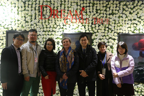 國(guó)際化妝品化學(xué)師聯(lián)合會(huì)會(huì)長(zhǎng)率專家團(tuán)蒞臨棟方參觀交流